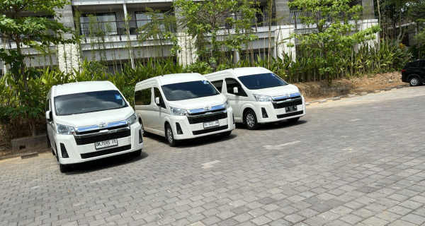 sewa hiace premio bali
